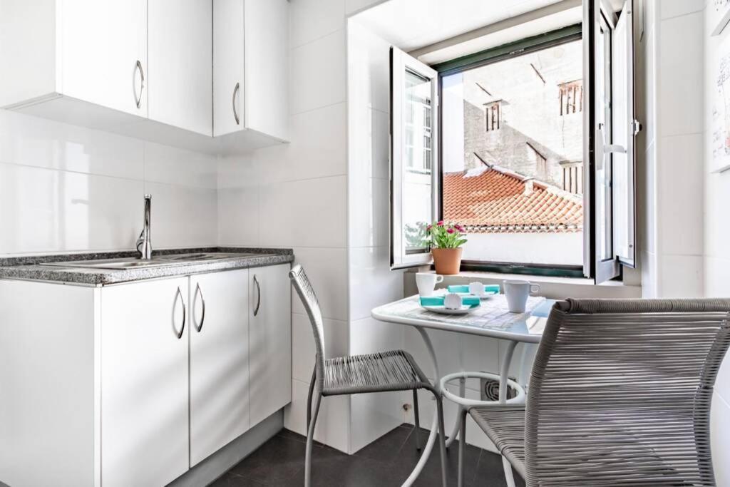 Inloveapartments - Alfama Balcony Appartement